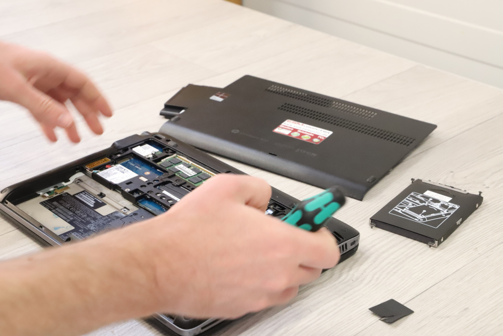 Ein Notebook wird zerlegt